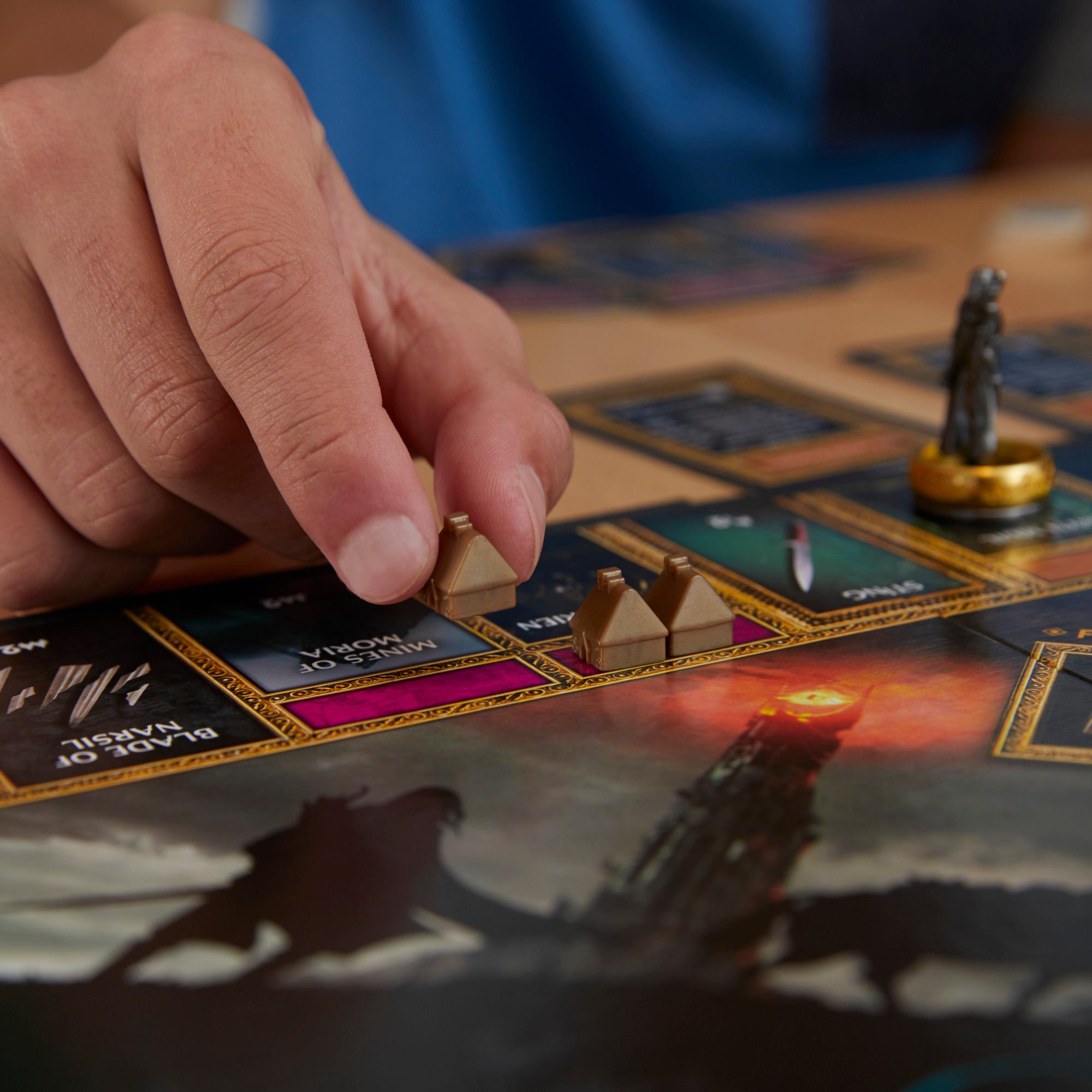  Hasbro Gaming Monopoly: The Lord of The Rings Edition Board  Game Inspired by The Movie Trilogy, Play as a Member of The Fellowship, for  Kids Ages 8 and Up ( Exclusive) 