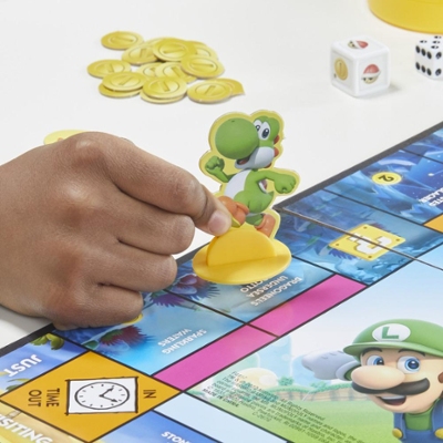 Monopoly Juego de mesa Junior Super Mario Edition, divertido para niños a  partir de 5 años, explora el reino de los hongos como Mario, Peach, Yoshi o