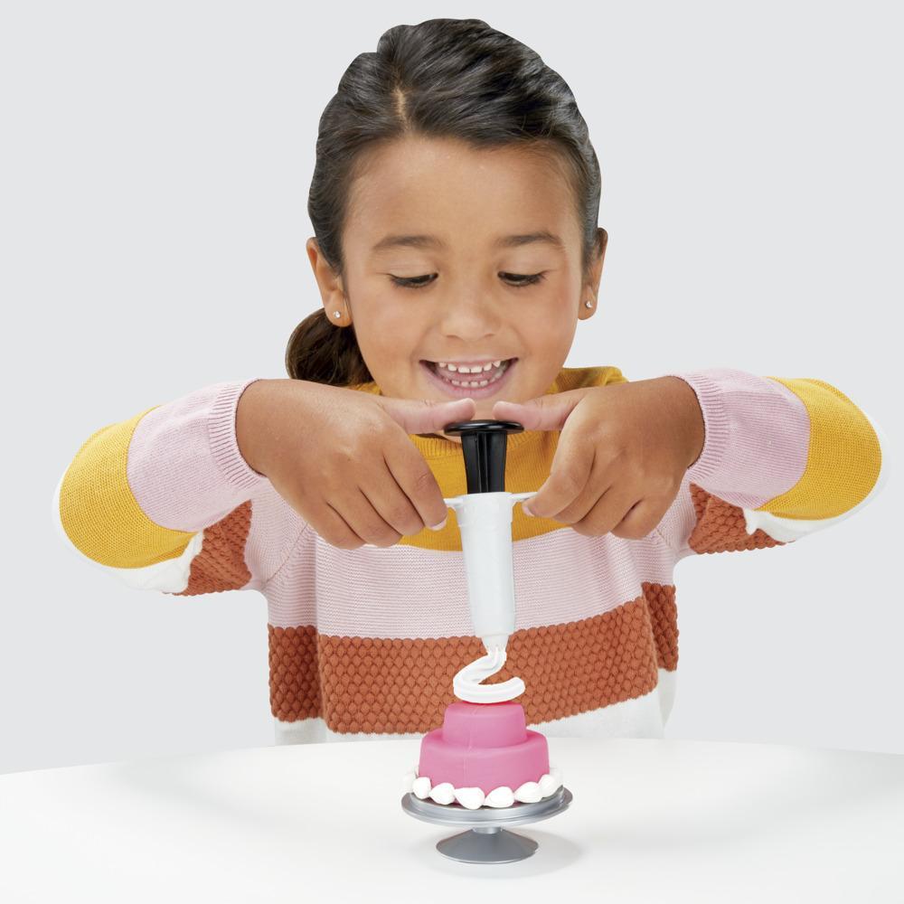 Hasbro Play-Doh Creatin' Cakes Playset (6 per case)